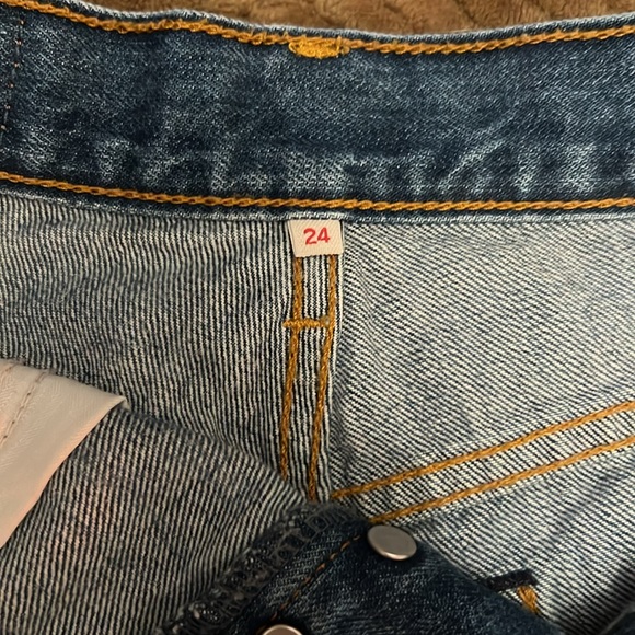 Levi’s button up high waisted shorts - Picture 4 of 4